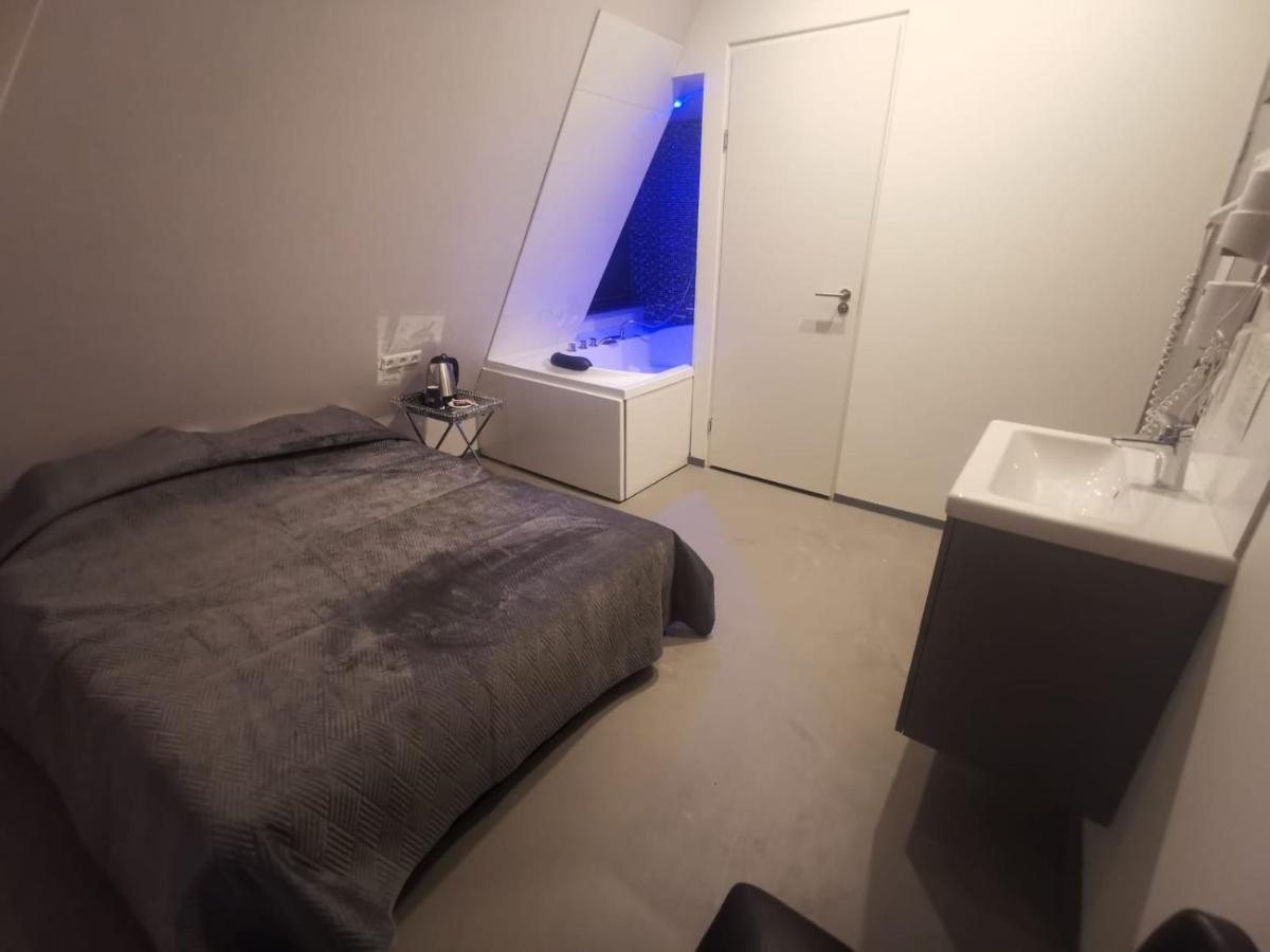 Hotel-Chao Nl 24 Hours Open Utrecht Dış mekan fotoğraf